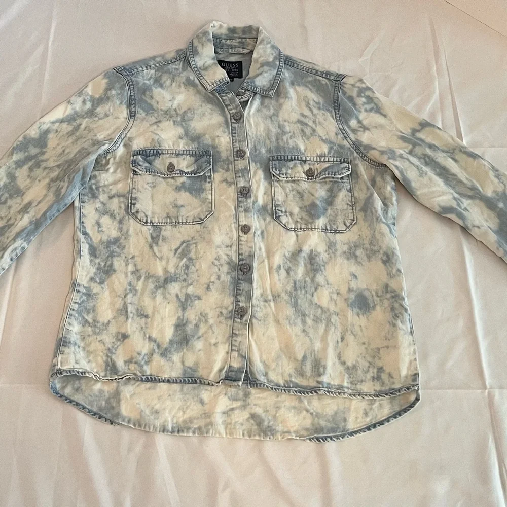 GUESS Acid Wash Denim Shirt Marbled Blue White 90s Grunge - Picture 9 of 9